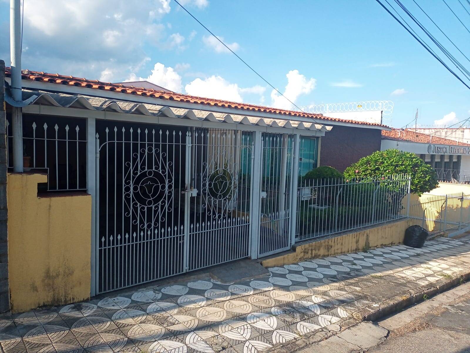 Casa à venda com 4 quartos, 400m² - Foto 1