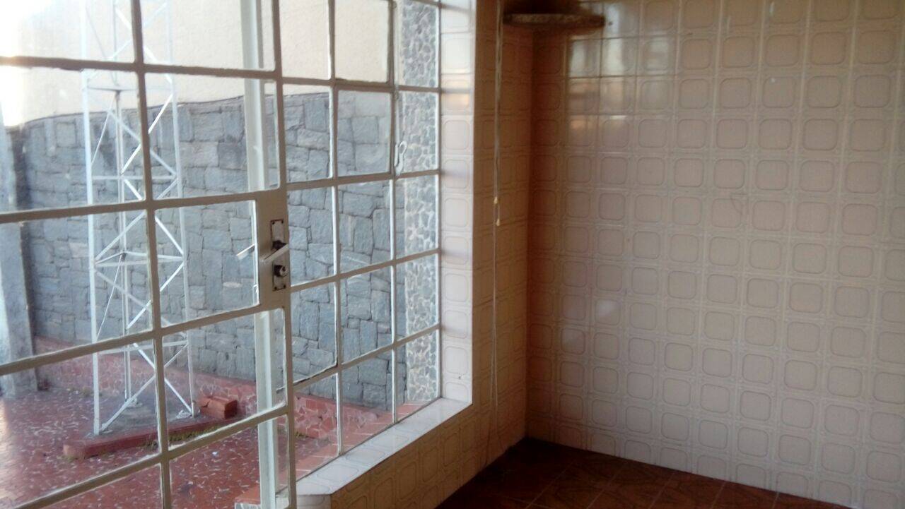 Casa à venda com 3 quartos, 176m² - Foto 1